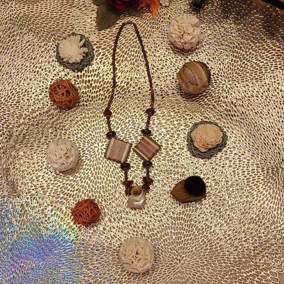✴Artisan Wood Snail Shell Necklace - Picture 3 of 10